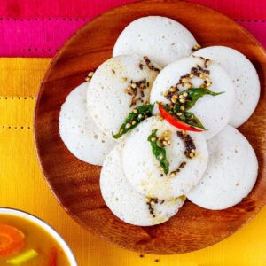 Idli with Coconut Chutney - 7 pieces (Please order curry or sambar separately!)